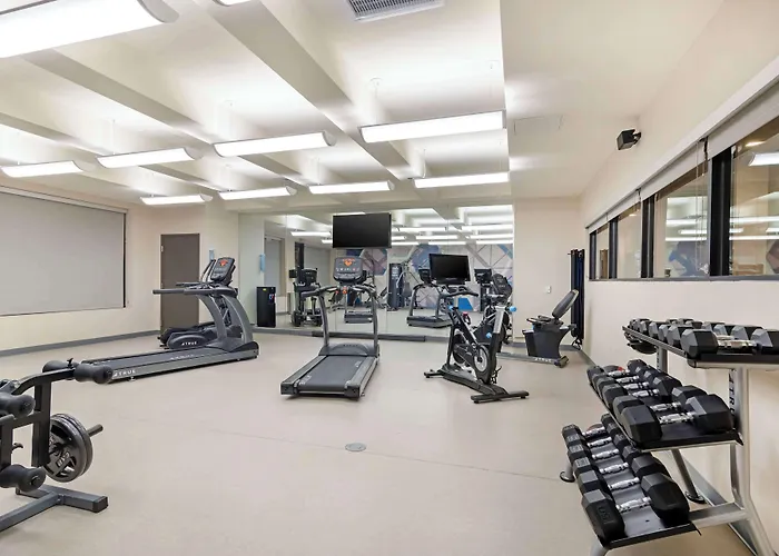 Best Western Plus Executive Residency Rigby'S Water World Hotel