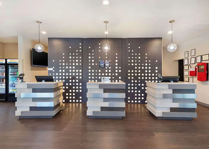 Best Western Plus Executive Residency Rigby'S Water World Hotel