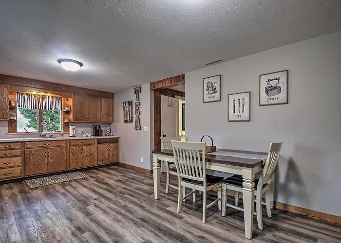 Cozy Goshen Farmhouse ~ 9 Mi To Amish Acres