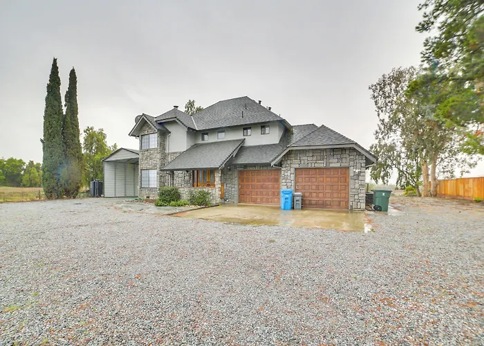 Pet-Friendly Hollister Getaway W/ Grill!