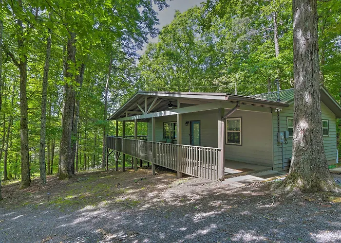 Scenic Murphy Escape With Hot Tub & Fire Pit!