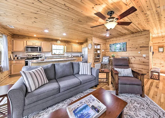 Scenic Murphy Escape With Hot Tub & Fire Pit!