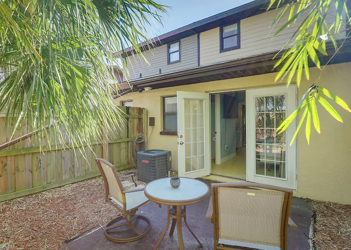 Breezy Cape Canaveral Townhome ~ 1 Mi To Beach!