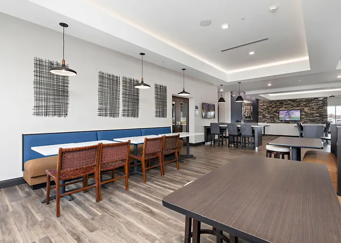 Holiday Inn Express Kansas City North - Parkville By Ihg