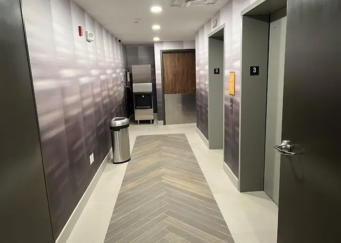 La Quinta Inn & Suites By Wyndham Manchester - Arnold Afb