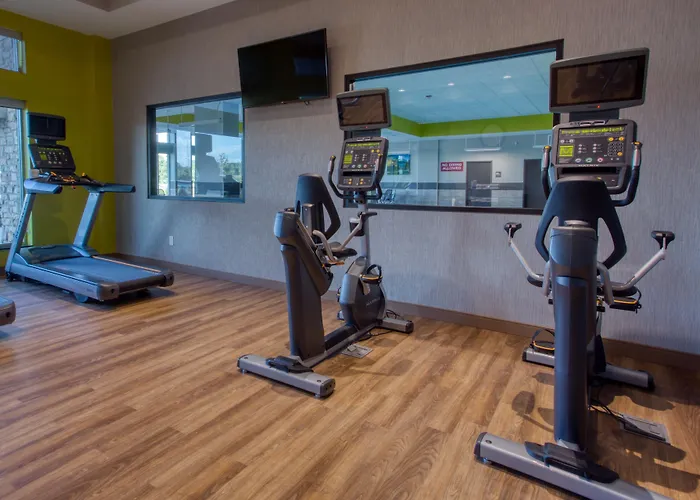 Drury Inn & Suites Cleveland Beachwood