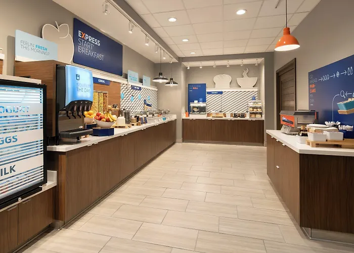 Holiday Inn Express & Suites Fresno Airport By Ihg