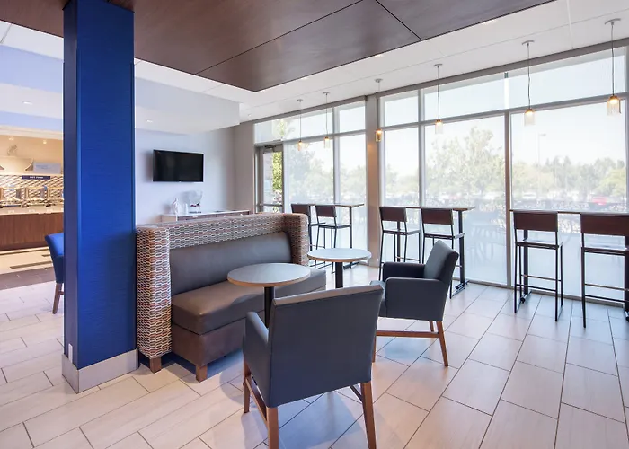Holiday Inn Express & Suites Chico By Ihg