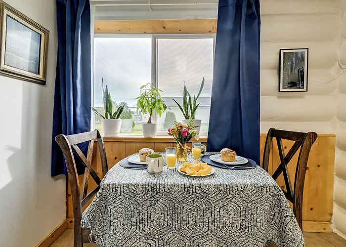 Unique Dog-Friendly Log Cabin: Short Walk To Ocean