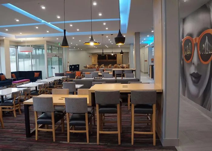 La Quinta Inn & Suites By Wyndham Lewisville