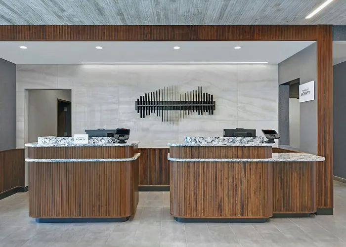 Courtyard By Marriott Hamilton