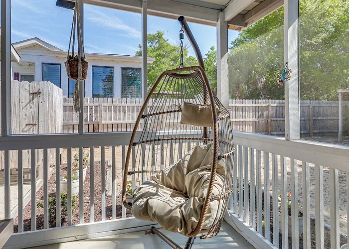 Oak Island Home W/ Fenced Yard, Walk To Long Beach