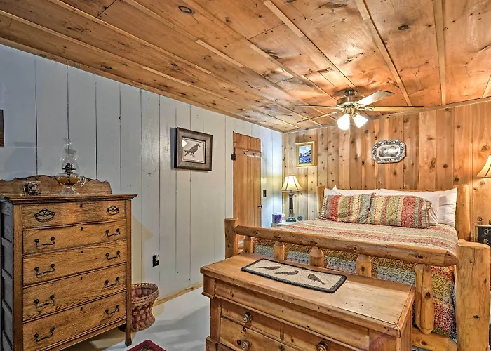 Pet-Friendly 'One Crow Cottage' In Harbor Springs!