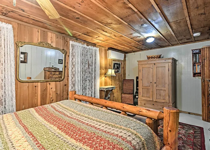 Pet-Friendly 'One Crow Cottage' In Harbor Springs!