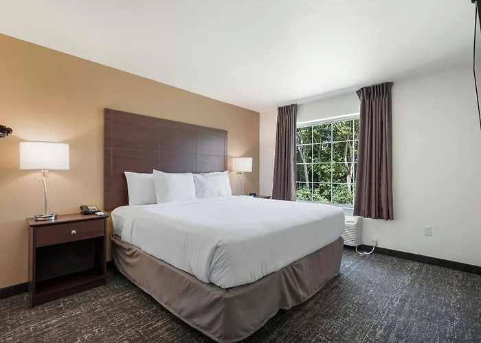 Cobblestone Hotel & Suites - Urbana