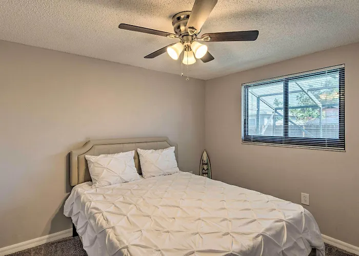 Bright Venice Home W/ Yard < 4 Miles To Beach!