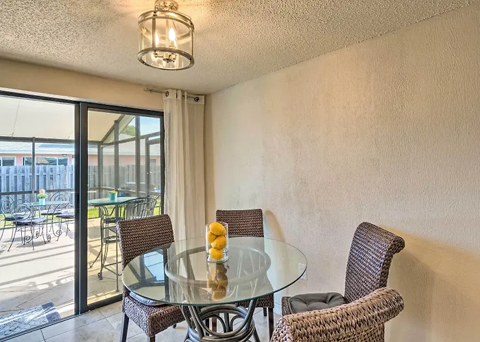 Bright Venice Home W/ Yard < 4 Miles To Beach!