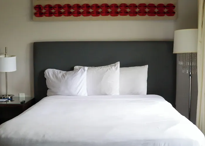 Illini Inn & Suites