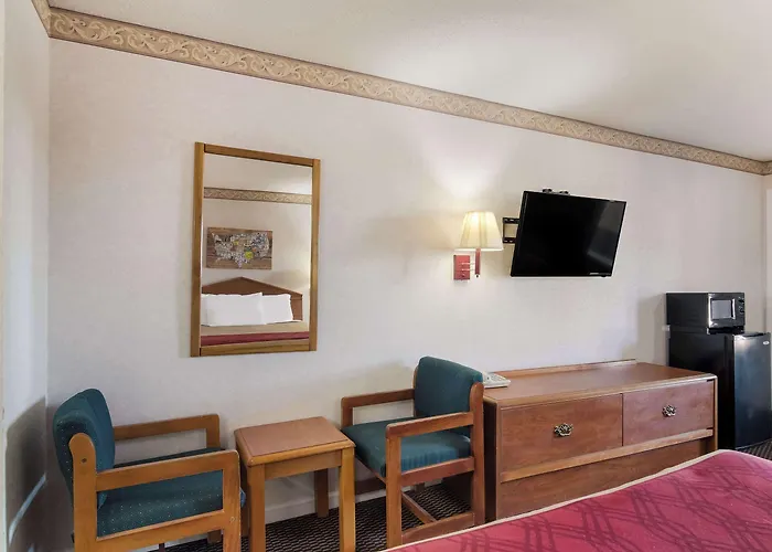Econo Lodge Calhoun North Damascus