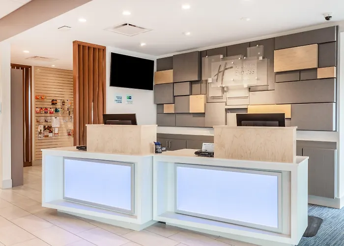 Holiday Inn Express & Suites - Springfield North By Ihg