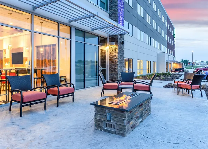 Holiday Inn Express & Suites - Springfield North By Ihg
