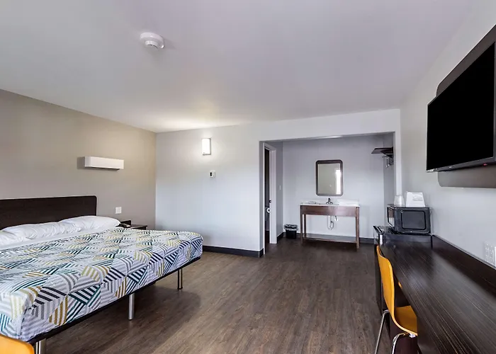 Motel 6-Show Low, Az