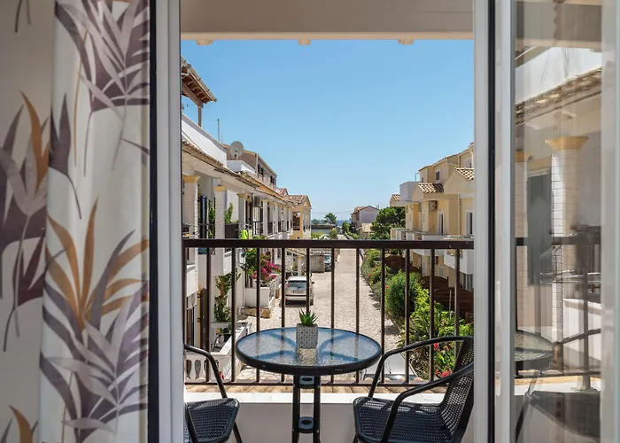 Dora Pool Studios By Konnect,150M From The Beach