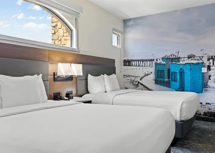La Quinta Inn & Suites By Wyndham Santa Cruz