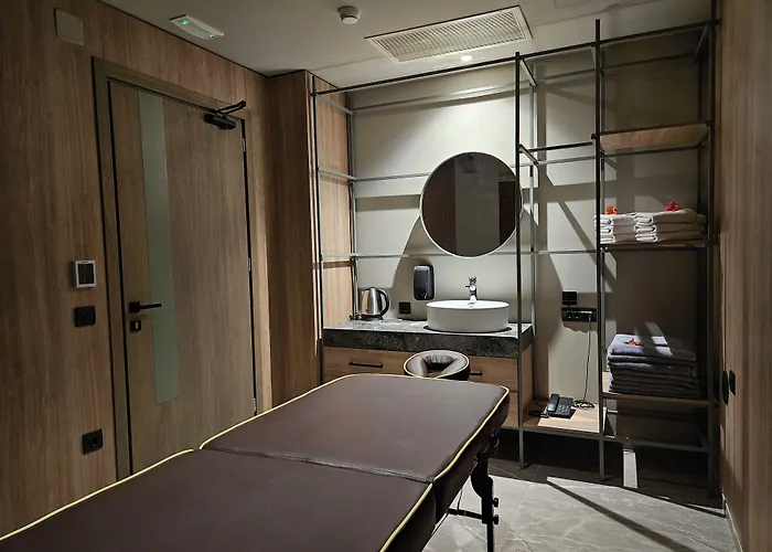 Petousis Hotel & Suites