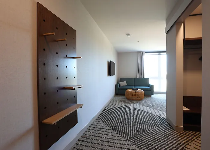 Cedartree Hotel Portland Hillsboro