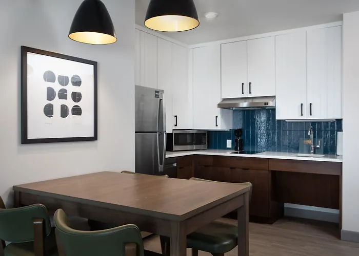 Staybridge Suites - Iowa City - Coralville By Ihg
