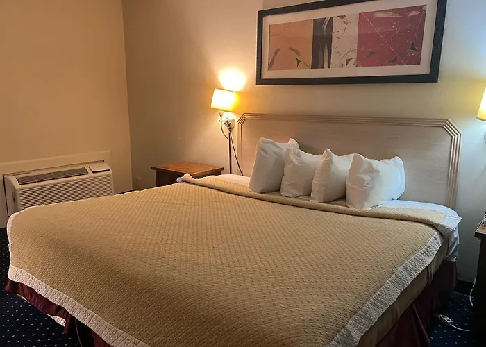 Norwood Inn & Suites La Crosse
