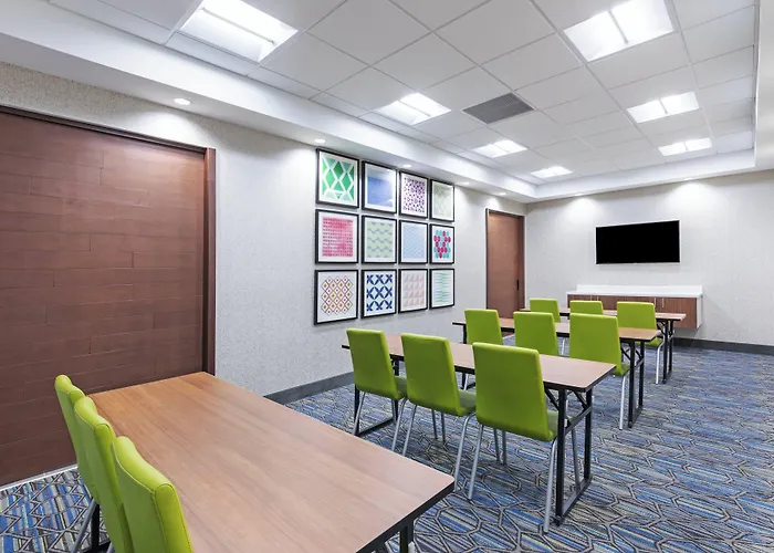 Holiday Inn Express & Suites Parsons By Ihg