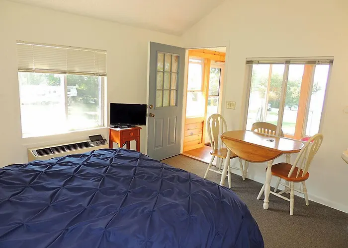 West Winds Motel & Cottages