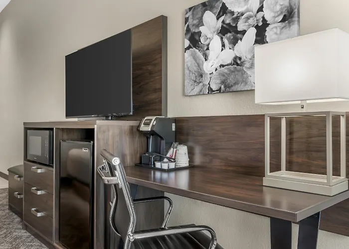 Best Western Plus Parkside Inn & Suites