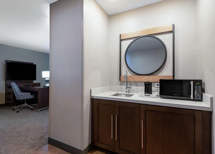 Hampton Inn & Suites Fort Wayne Downtown