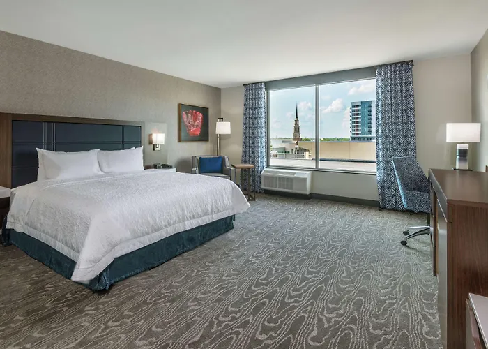 Hampton Inn & Suites Fort Wayne Downtown