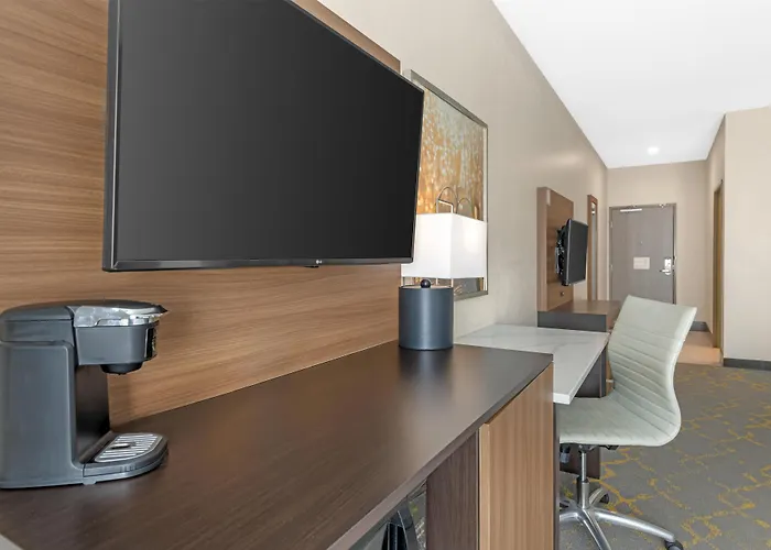 Best Western Plus Isanti