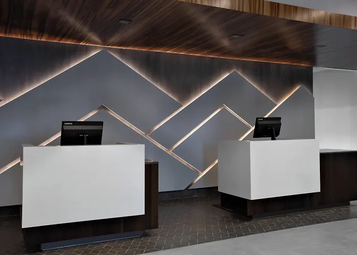 Courtyard By Marriott Knoxville Downtown