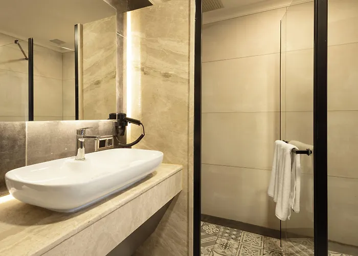 Lilium Hotel & Suites
