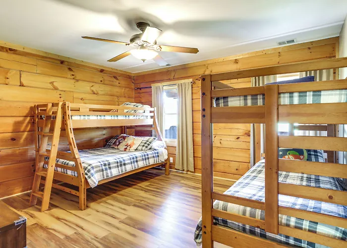 Family Cabin W/ Private Hot Tub & Views In Boone!