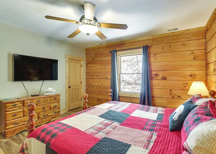 Family Cabin W/ Private Hot Tub & Views In Boone!