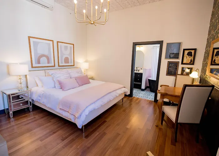 Speakeasy King Suite