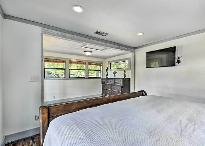 Spacious Glen Rose Home On Paluxy Riverfront
