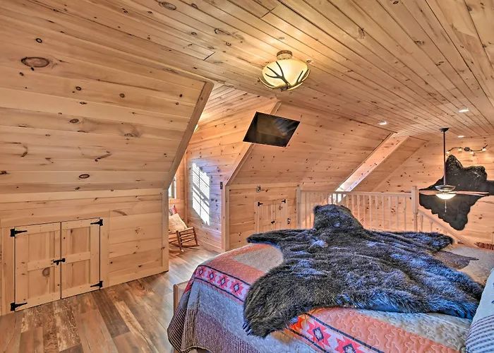 Quiet & Secluded Berea Cabin On 70-Acre Farm!