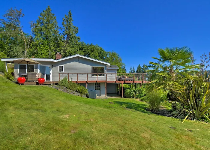 Waterfront Gig Harbor Home W/ Furnished Deck