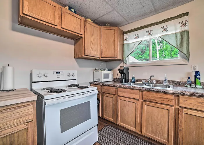 Walkable St Ignace Condo W/ Lake Huron Views