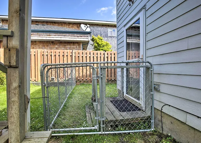 Waldport Townhome W/ Dog Run On Alsea Bay!