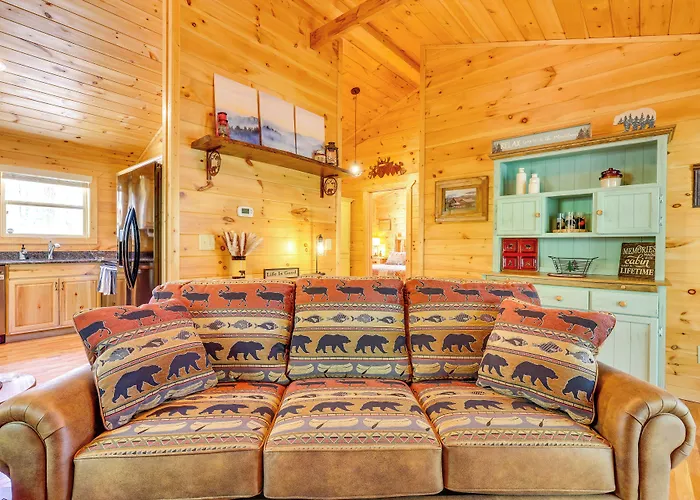 Blue Ridge Mountain Cabin Rental W/ Fire Pit!