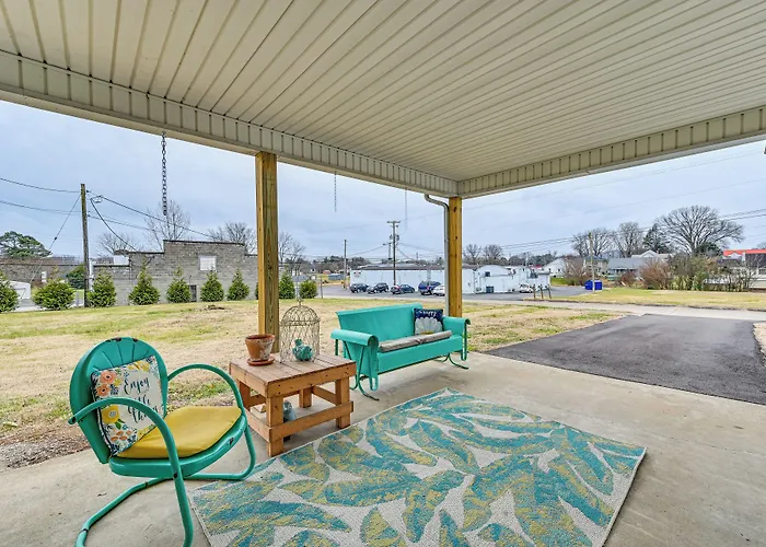 Charming Cave City Vacation Rental W/ Fire Pit!